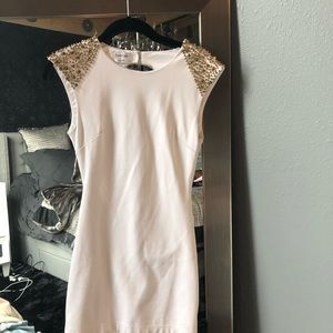 Bebe-WHITE SPIKE STUDDED Shoulder w/ OPEN BACK 🤩